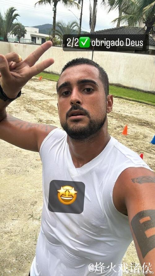 莱昂纳多社媒晒照，他把2025中超冠军纹在了自己大腿上