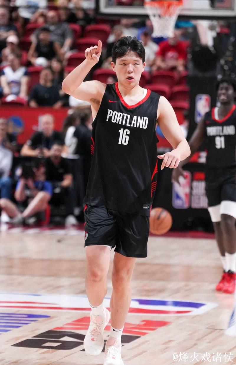 杨瀚森出战10分钟献1助攻 开拓者胜独行侠 杨瀚森出战10分钟献1助攻 开拓者胜独行侠