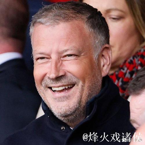 克拉滕伯格:佩德罗肘击动作没击中对手不会染红 克拉滕伯格:佩德罗肘击动作没击中对手不会染红