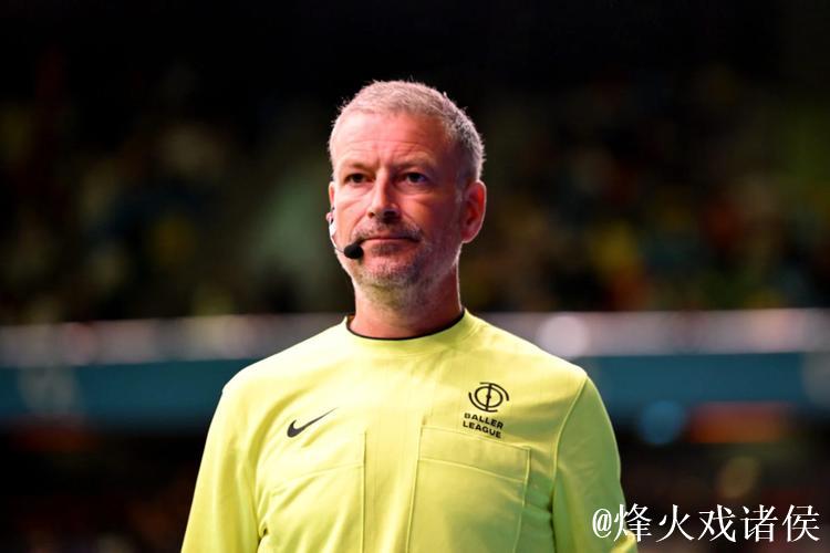 克拉滕伯格:佩德罗肘击动作没击中对手不会染红 克拉滕伯格:佩德罗肘击动作没击中对手不会染红